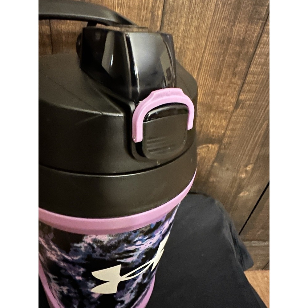 Under Armour Playmaker 64oz Insulated Water Jug Chainlink Fence Hanger New - Picture 5 of 7